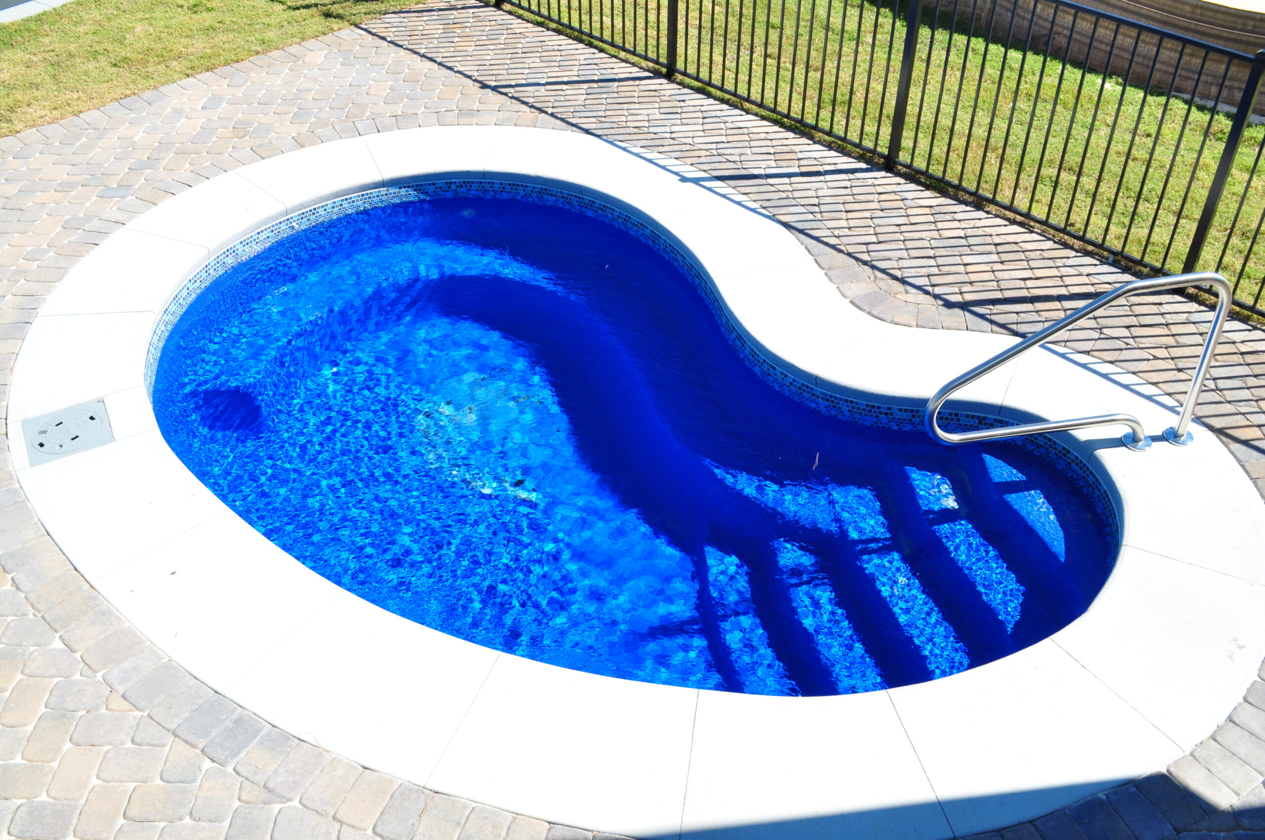 Kidney Fiberglass Pools