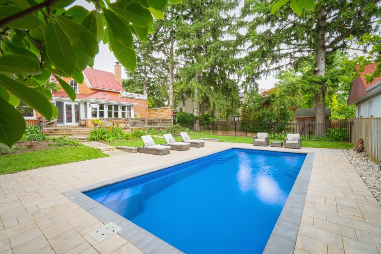 Outback Dundee in California Shimmer