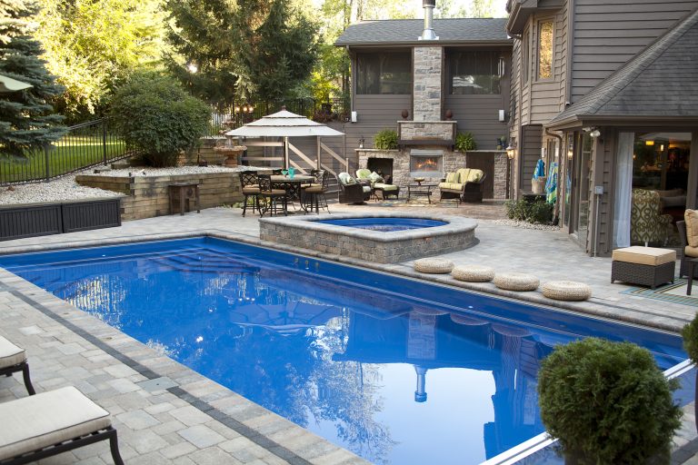 Whitsunday in California Shimmer with Horseshoe Spa